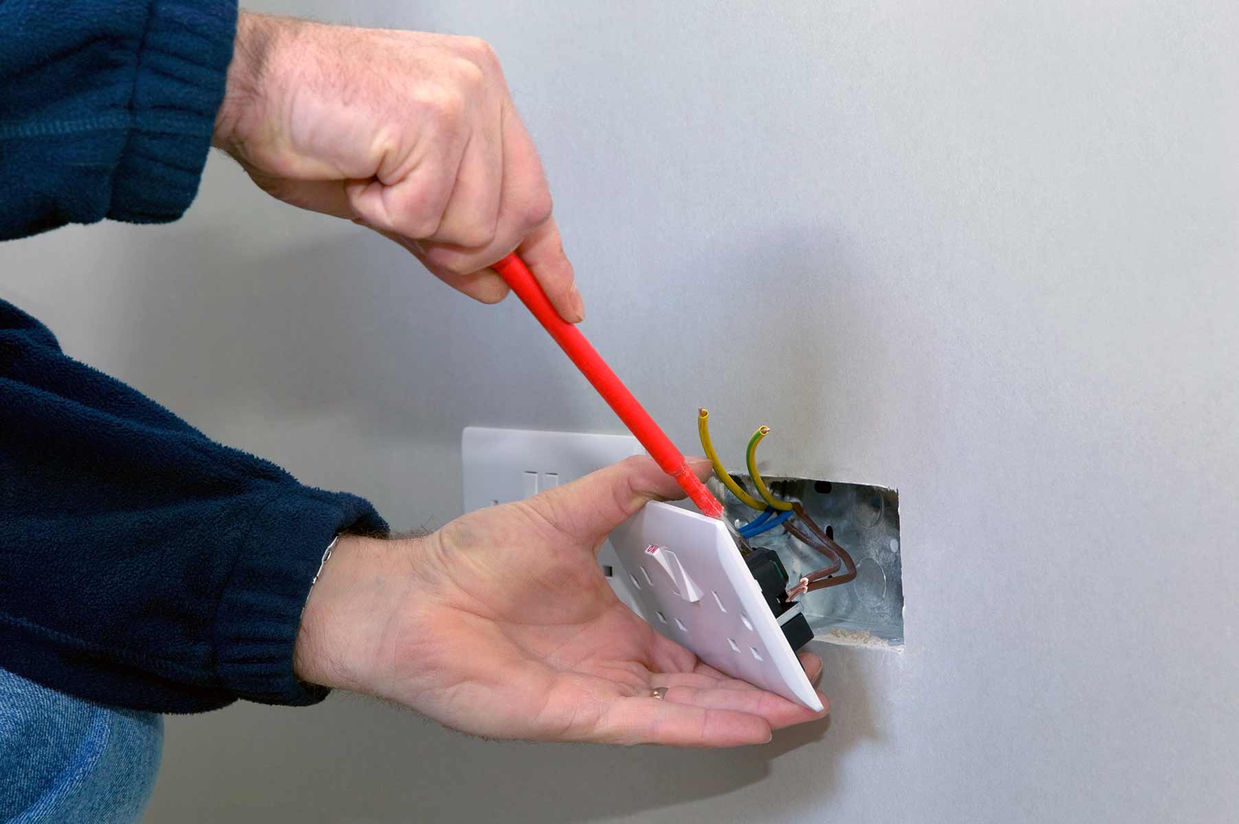 Our electricians can install plug sockets for domestic and commercial proeprties in Swanley and the local area. 